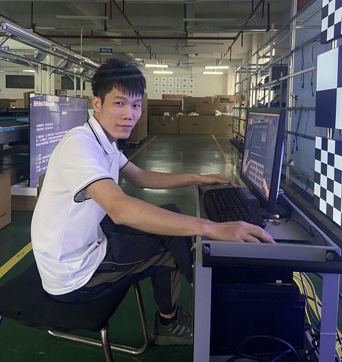LCD安裝工程師劉洪亮 LCD安裝工程師劉洪亮